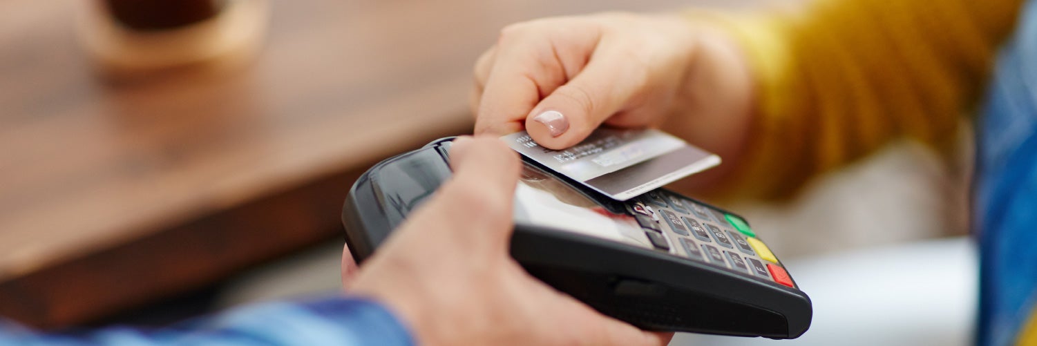 What is a contactless credit card & how do you use one?